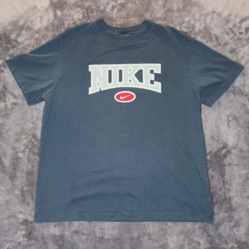Nike Men's Navy and Blue T-shirt